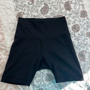 WORN ONCE LIKE NEW lululemon wonder under 6” biker shorts. Black. Size 4